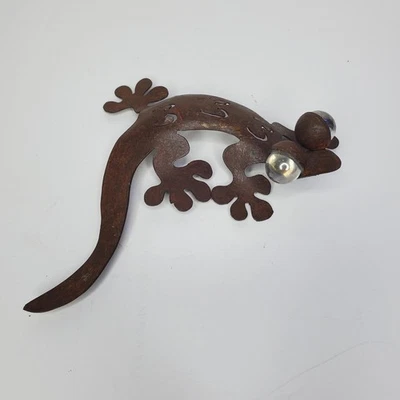 Lagarto oxidado con ojos de mármol blanco exterior Foto 1 de 4