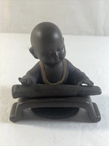 Signed Buddha Boy Figurine w/Zither Violet Ceramic Earthenware 4x4x3" Statue - Bild 1 von 7