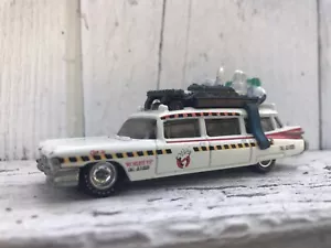 1/64 Ghostbusters Ecto-1A ‘59 Cadillac Diorama Model — Hot Wheels - Picture 1 of 6