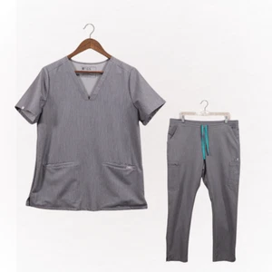 Figs Scrub Set Damen in Large Yola Skinny Hose + Medium Casma Scrub Top grau - Bild 1 von 23