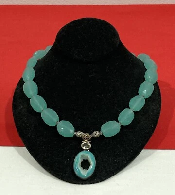 Colar robusto vintage artesão sem assinatura prata verde água calcedônia frisado 19"" - Imagem 1 de 4