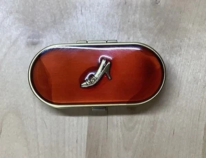 Vintage rot goldfarben 2 Fächer Pillendose Schmuckdose High Heel Schuh auf Deckel - Bild 1 von 5
