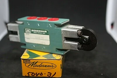 ARO 5040-31 Manual Air Control Valve,4-Way,1/8in NPT CRV 412 - Image 1 of 4