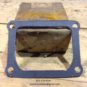 Half Track White Motors NOS Exhaust Manifold Center Square Gasket to Intake MANF - Picture 1 of 2