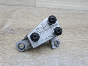 Spiegel Halter Halterung Rechts 846118 51162329012 BMW C1 125 200 - Picture 1 of 3