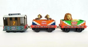 3 vagoni treno pressofuso carnevale Sodor Lion Monkeys Toby 2006 circo Thomas metallo - Foto 1 di 9