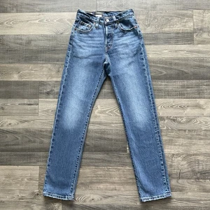 NWT Levi's Premium 501 Original Button Fly Jeans Women's 23x30 Blue 12501 0542 - Picture 1 of 15