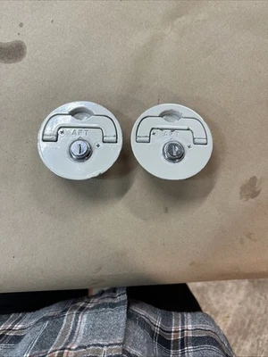 (2 Available ) 654-556 Piper Locking Fuel Cap Assy LH or RH (No Key) - Image 1 of 4