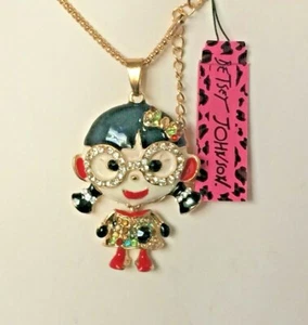 COLLANA PENDENTE BETSEY JOHNSON NERO BIANCO ROSSO SMALTO CRISTALLO RAGAZZA PLACCATO ORO - Foto 1 di 1