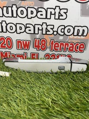 ✅ Manija de puerta exterior izquierda Chevy Equinox Premier 2023 OEM Foto 1 de 4