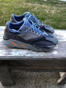 Yeezy Boost 700 V1 azul de carbono 2019 