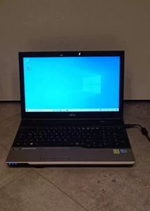 Fujitsu Lifebook A532 - Core i5 - Disco duro de 320 GB - Windows 10 - Notebook/Laptop - Imagen 1 de 11