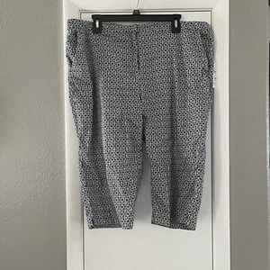 Counterparts Women’s Black And White Pattern Capris Size 18 - Picture 1 of 3