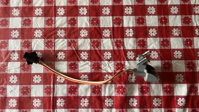 Luz de capó Buick Regal 1984 Foto 1 de 3