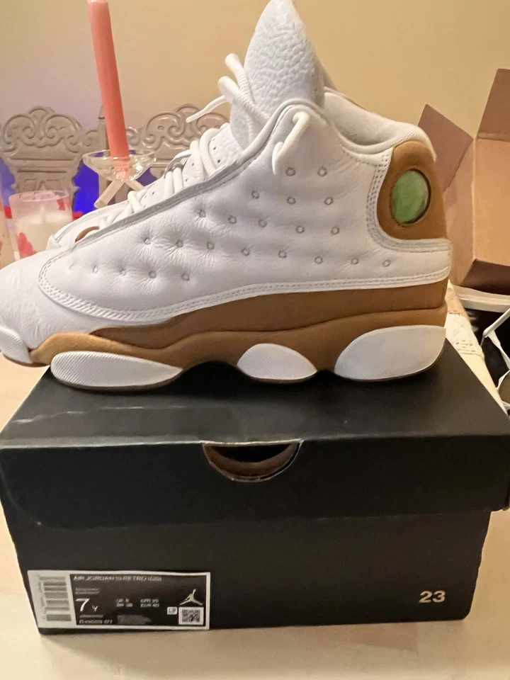 Air Jordan 13 Talla 7y Niños Par Limpio Con Caja Original ¡Envío Al Día Siguiente! Color Trigo Foto 1 de 4