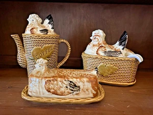 Set gallo vintage in ceramica include piatto burro, brocca e gravy boat con coperchi - Foto 1 di 14