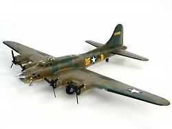 Boeing B-17F Memphis Belle 1:48 REV4297 - revell modellismo - Immagine 1 di 4
