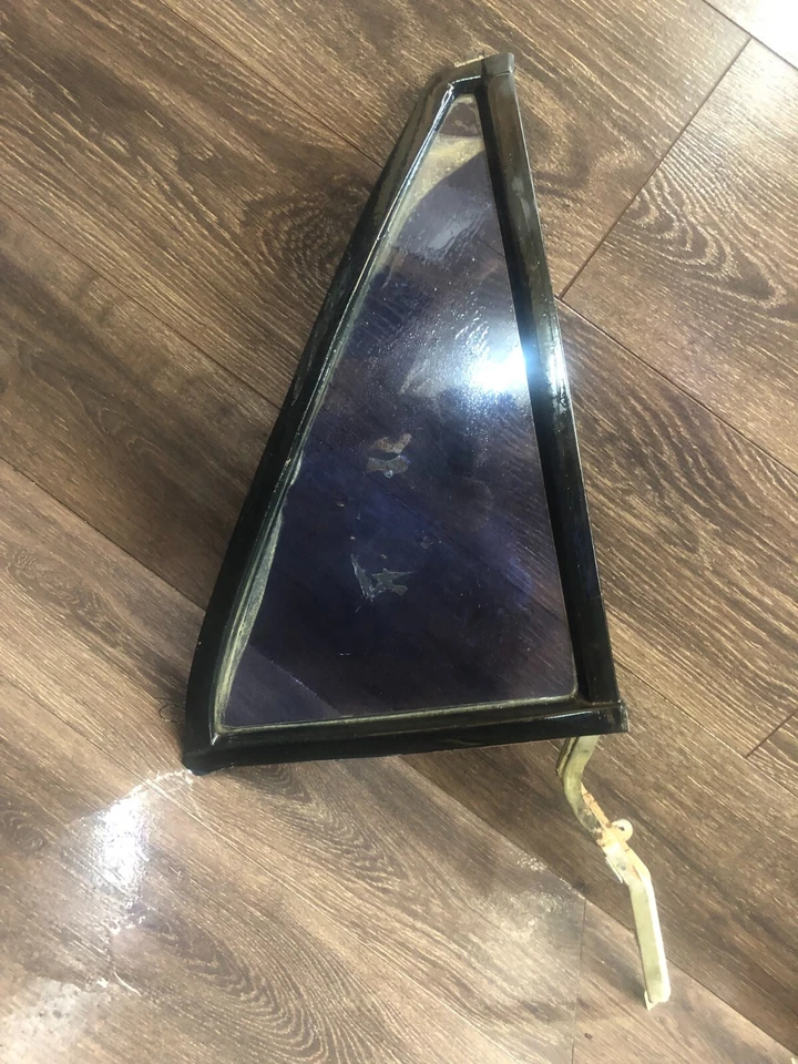 Vidrio de ventilación de puerta trasera derecha Chevrolet Spectrum, Isuzu I-Mark, 1985, 1986-1989 Foto 1 de 4