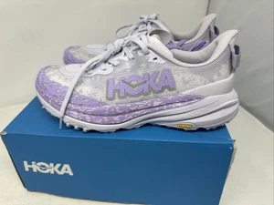 Scarpe da trail running donna HOKA Speedgoat 6 nuove con etichetta taglia 8,5 B Vibram viola - Foto 1 di 6