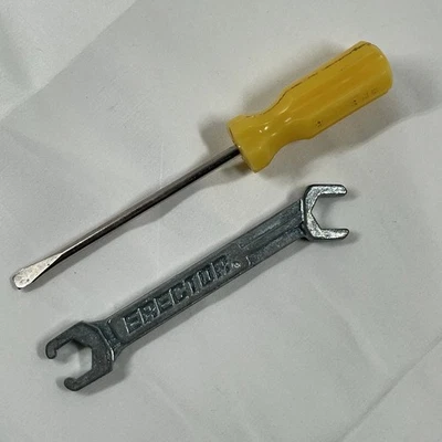 Juego de llaves y destornilladores de juguete de colección hecho en EE. UU. Foto 1 de 4