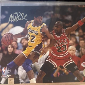 MAGIC JOHNSON SIGNED 8X10 PHOTO WITH MICHAEL JORDAN PICTURED - PSA COA - Picture 1 of 2