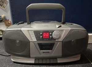 Sanyo CD Portable Radio Cassette Recorder Model MCD-Z90L NO ANTENNA But Working - Picture 1 of 5