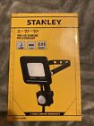 Stanley 10W LED Slimline PIR Floodlight IP65 800lm