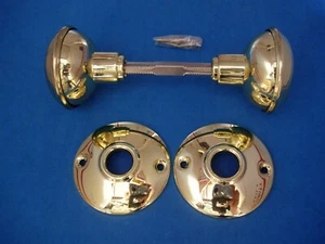 BRASS DOOR KNOBS WITH BRASS FINISH BASE & ESCUTCHEON VINTAGE STYLE MASTER LOCK - Picture 1 of 2