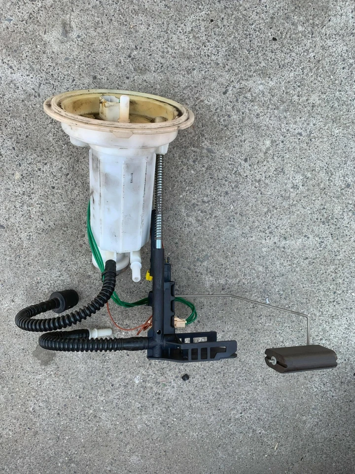 BMW M5 E60 2006 medidor de combustible unidad de envío sensor de nivel medidor OEM Foto 1 de 4