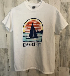 Vintage Gildan T-Shirt Gr. Small Connecticut Segelboot Sonnenuntergang moderner Druck S/S gebraucht, in einwandfreiem Zustand - Bild 1 von 11