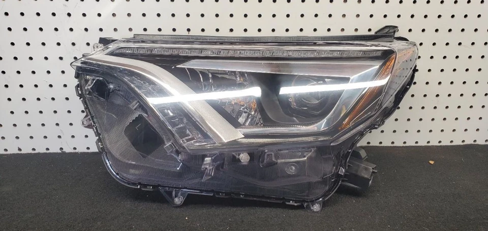 Driver Left Headlight LED Fits 16-18 RAV4 1665936 Foto 1 de 4