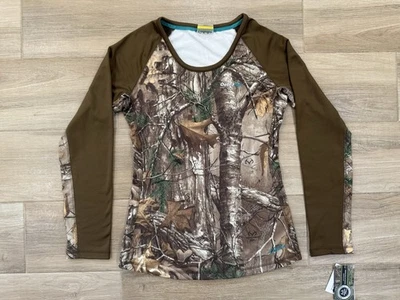 New Cabelas Women's Pullover Shirt MEDIUM Realtree Woodland Camo Long Sleeve  - Image 1 of 4