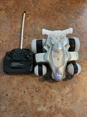 Mindscope HOVER-QUAD Mini Radio Control Stunt Action Light Up White - Image 1 of 2