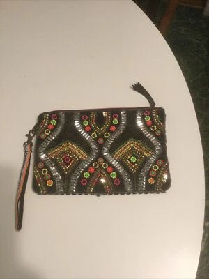 Cartera de muñeca Steven by Steven Madden con cuentas Foto 1 de 4