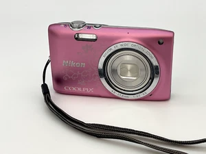 Nikon Coolpix S2700 Retro Pink Floral Design Digital Camera - Tested And Working - Picture 1 of 6