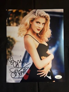 Tori Spelling signed 90210 8x10 photo W/ JSA COA - Picture 1 of 2