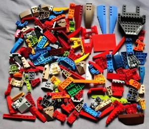 LEGO 300g+ Zeppe Pendenze Tetto Curvo Misto Nave Parte Mattoni Pezzi Bundle Joblot - Foto 1 di 7