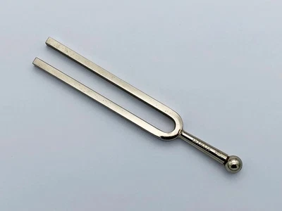 Tenedor de afinación A 440 Hz resonador acústico vintage para instrumentos musicales Alemania Foto 1 de 4