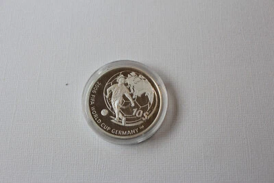2006 FIJI 10 DOLLARS SILVER PROOF COIN - Image 1 of 2