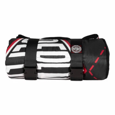 Independent Trucks BTG PIVOT Quilted Stadium BLANKET BLACK/RED/WHITE 81"x 56" - Изображение 1 из 3