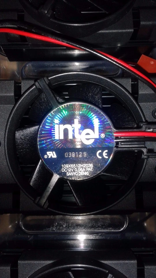 Intel Fan with Heat Sink 109X6512H2036 - Image 1 of 2
