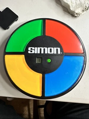 全新 2014 孩之宝 SIMON 经典电子记忆游戏灯和声音技能 — 第 1/3 张图片