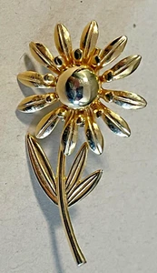 J-3254 Gold toned Flower shaped Lapel Pin-2" Fashion Jewelry - Picture 1 of 4