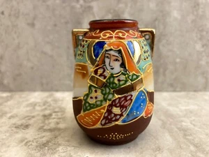 Vaso immortale dorato dipinto a mano giapponese 3" piccolo Satsuma Moriage Japan - Foto 1 di 8