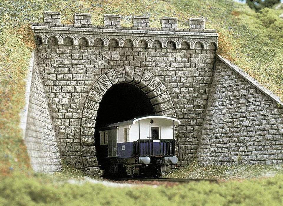 Tunnel Portals Single OO/HO gauge building kit Busch 7022 - Image 1 of 1