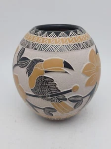 Mata Ortiz Pottery by Melissa Tena and Norberto Quintana 4.75" tall 4.5" wide. - Picture 1 of 8