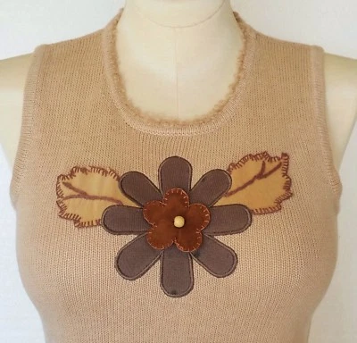 Storybook Knits Sweater Tank Top NEW w/ Tags Beige Scallop Neck Flower Womens XS - Image 1 of 4