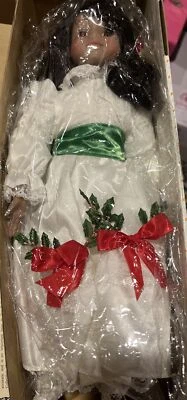 🌟VINTAGE🌟 Muñeca de Porcelana Seymour Mann Nuevo Vestido de Navidad Afroamericano Foto 1 de 4