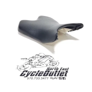 2009 08-16 YAMAHA YZF R6 OEM FRONT DRIVERS SEAT PAD SADDLE PILLION 13S-24710-00- - Picture 1 of 13