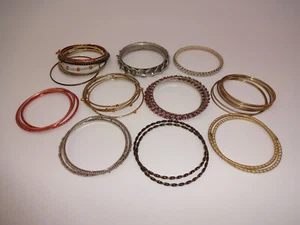 34 Bangle Bracelets Gold Tone Silver Tone Copper Tone Rhinestones Lot Set - Afbeelding 1 van 5